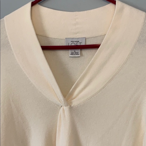 Ann Taylor LOFT Cream White V Neck - Picture 2 of 7